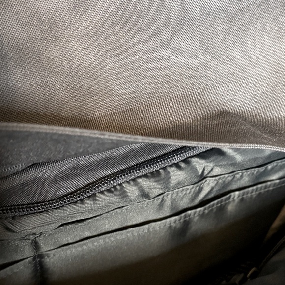 Lululemon New Early Embark Duffel 27L Deep Coal Nylon Large Messenger Laptop Bag - Picture 6 of 10